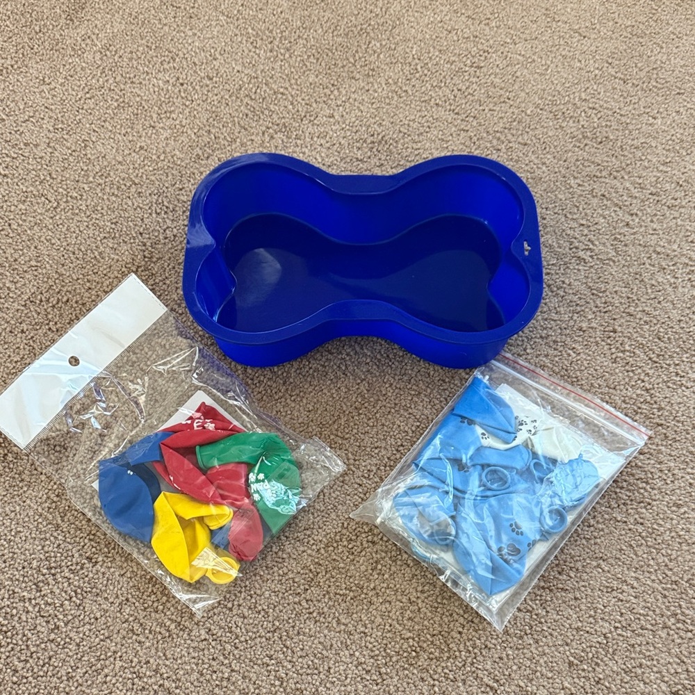 Bright Blue Bone-Shaped Plastic Pet Bowl for cake with Assorted Balloon Packs